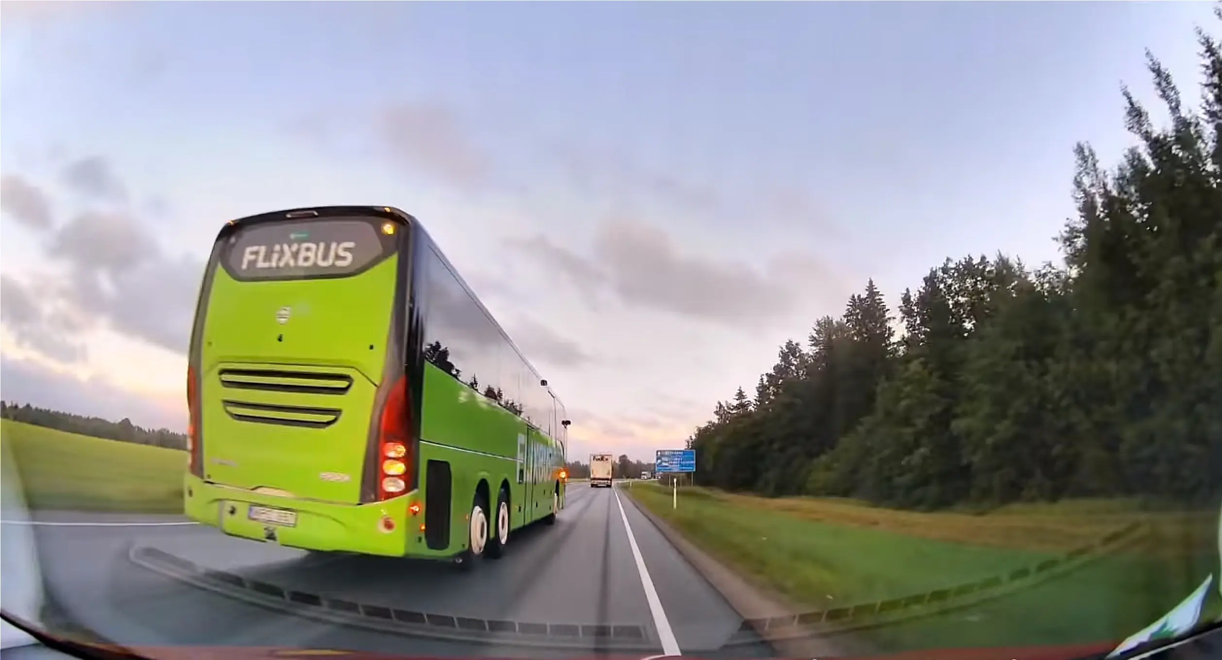 Süüdimatu bussijuht oleks äärepealt korraldanud mitu avariid järjest