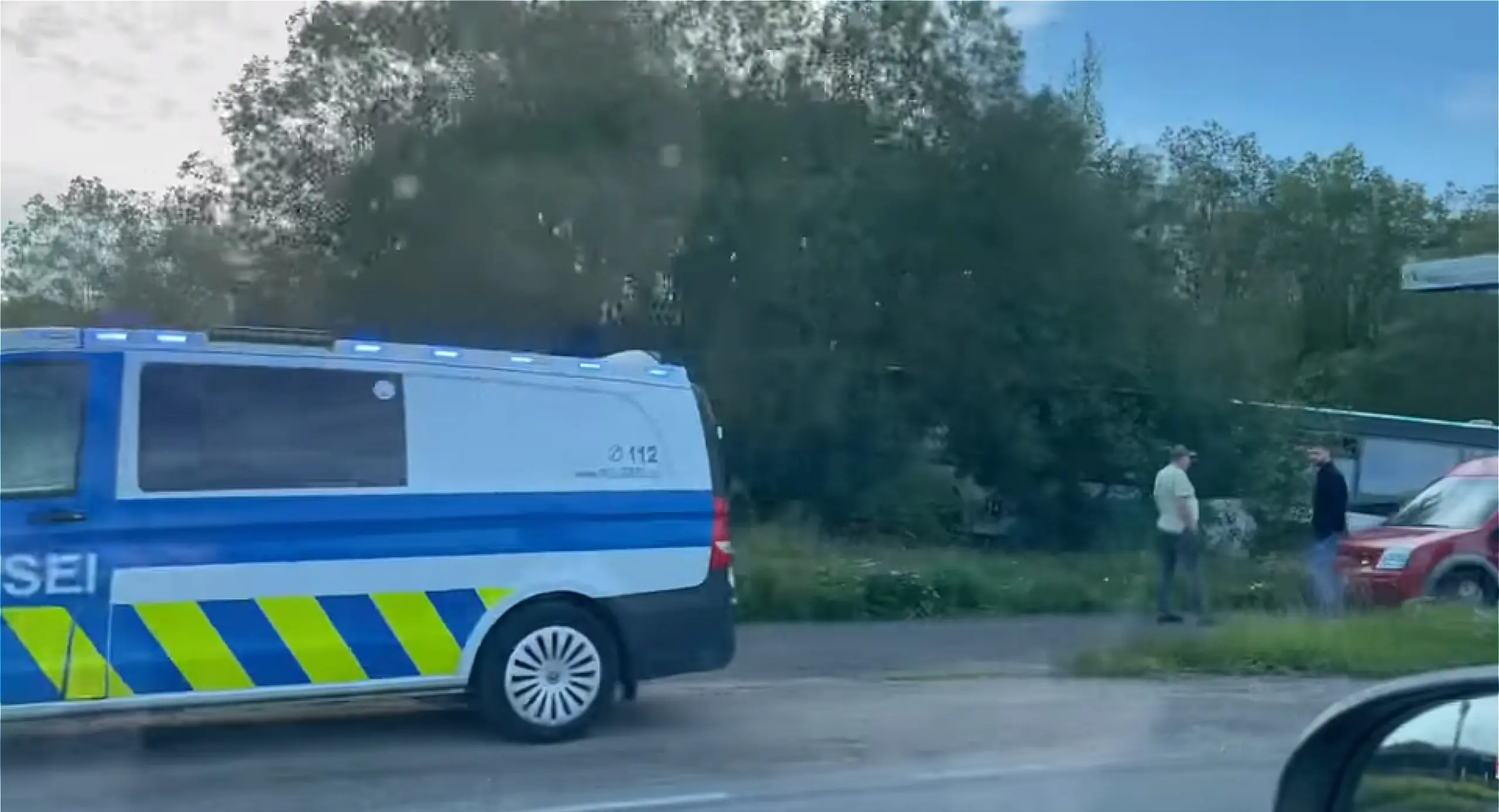 Lasnamäel sõitis liinibuss teelt välja põõsastesse