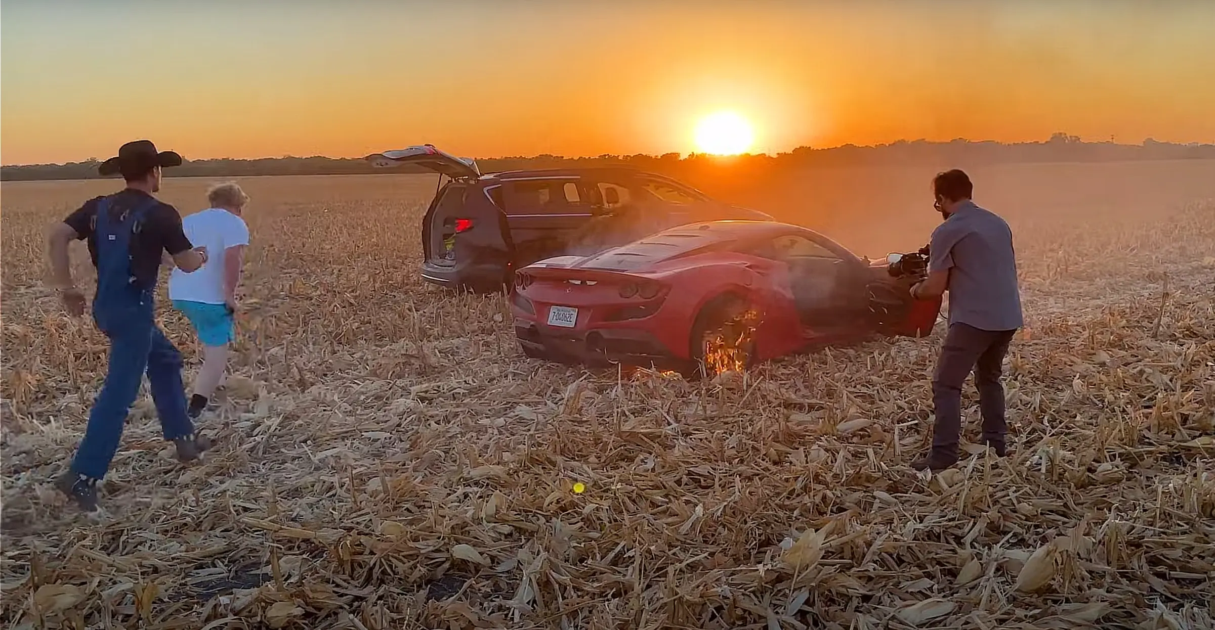 Blogija põletas maha oma Ferrari ja renditud väikebussi
