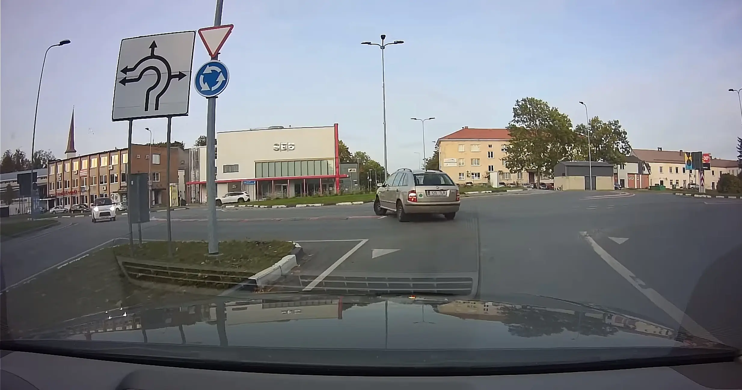 Vahtralehega juht mõtles raamidest välja