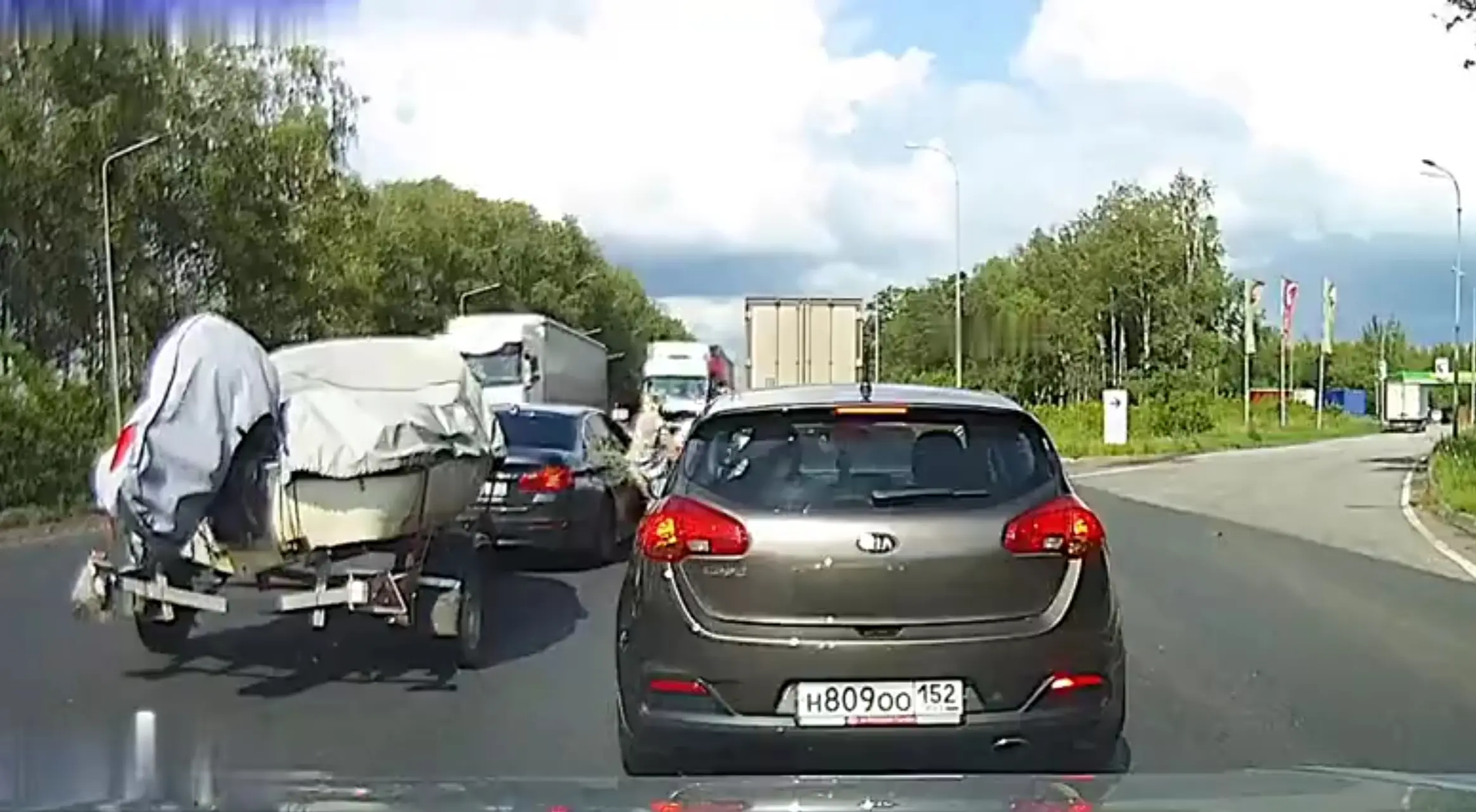 Vaata, mis peab juhtuma, et isegi BMW-st põgenevad sõitjad hirmuga minema