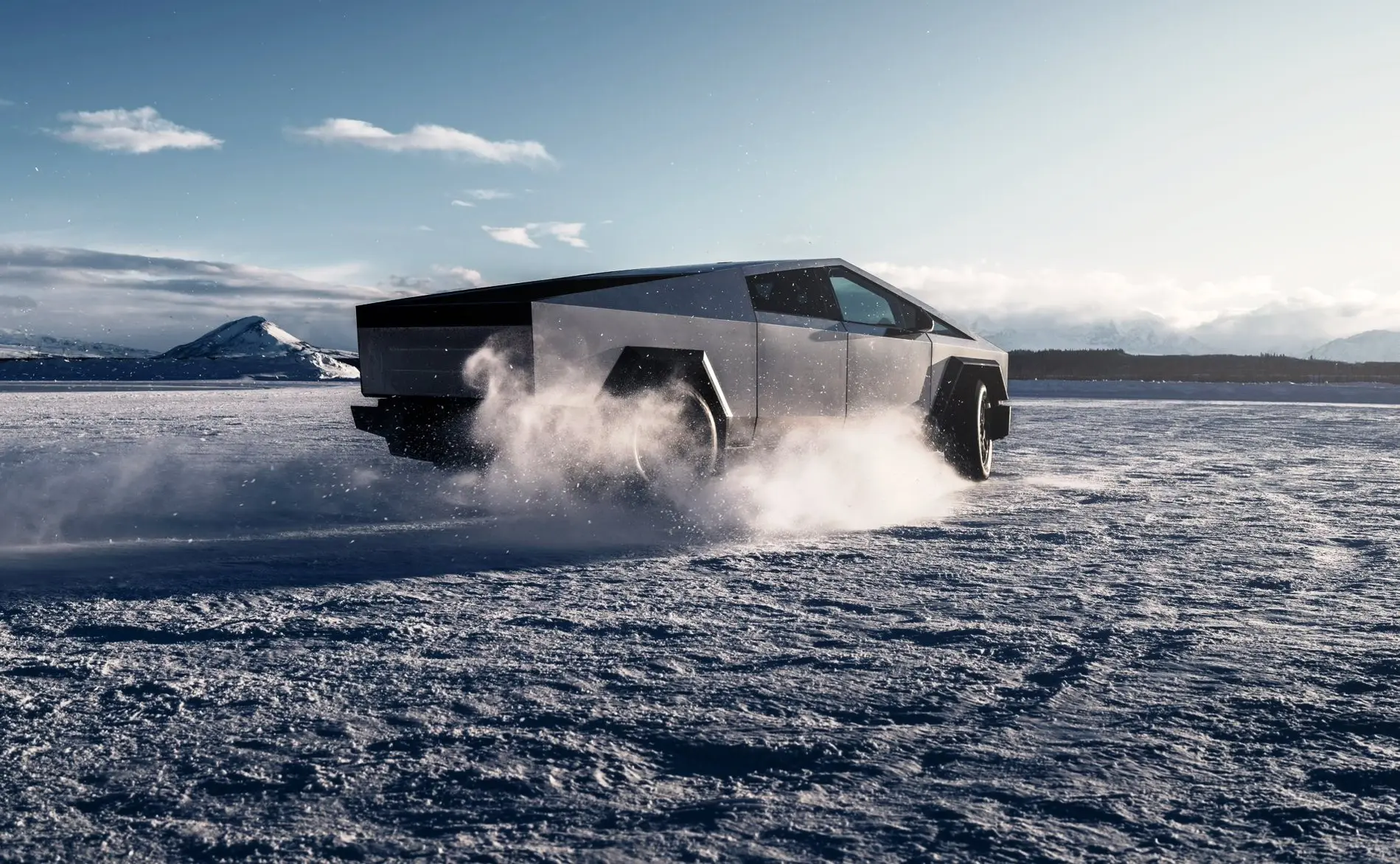 Esimene surmaga lõppenud liiklusõnnetus Tesla Cybertruck'iga