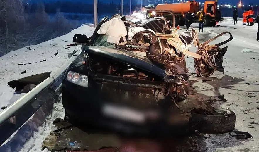 Vastassuunda libisenud veoauto lömastas Volkswageni linnamaasturi. Selle juht suri silmapilkselt