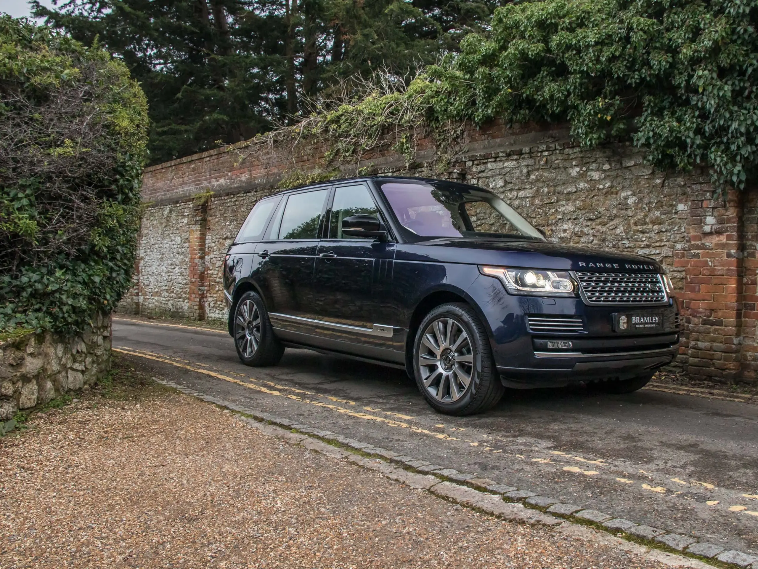 Kuninganna Elizabeth II Range Rover pandi müüki