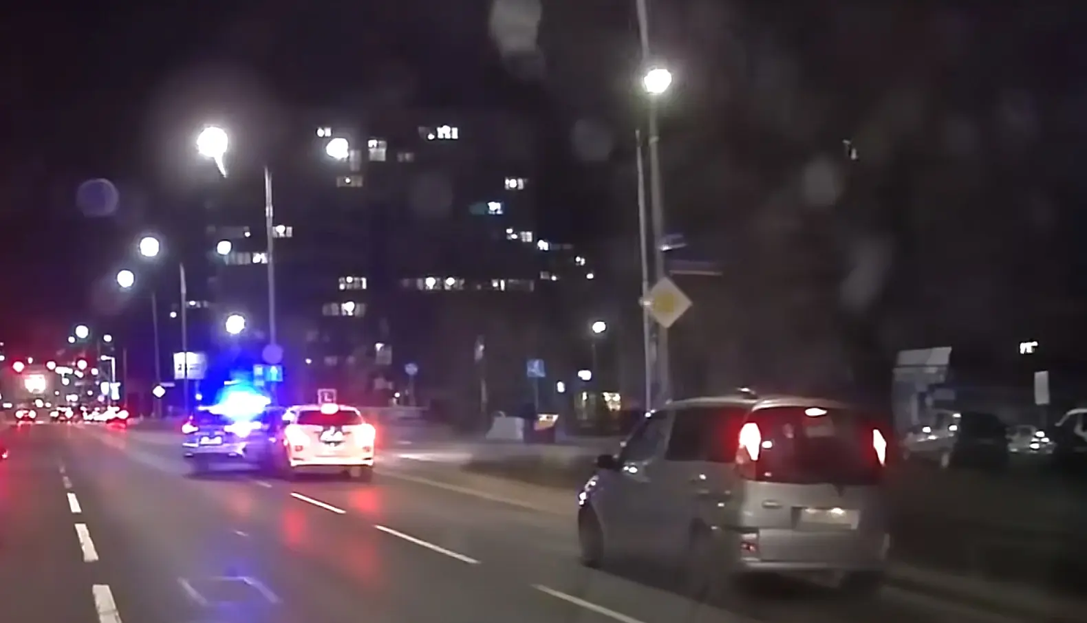 Politsei ja õppesõitja põrkasid kokku. Kes on süüdi?