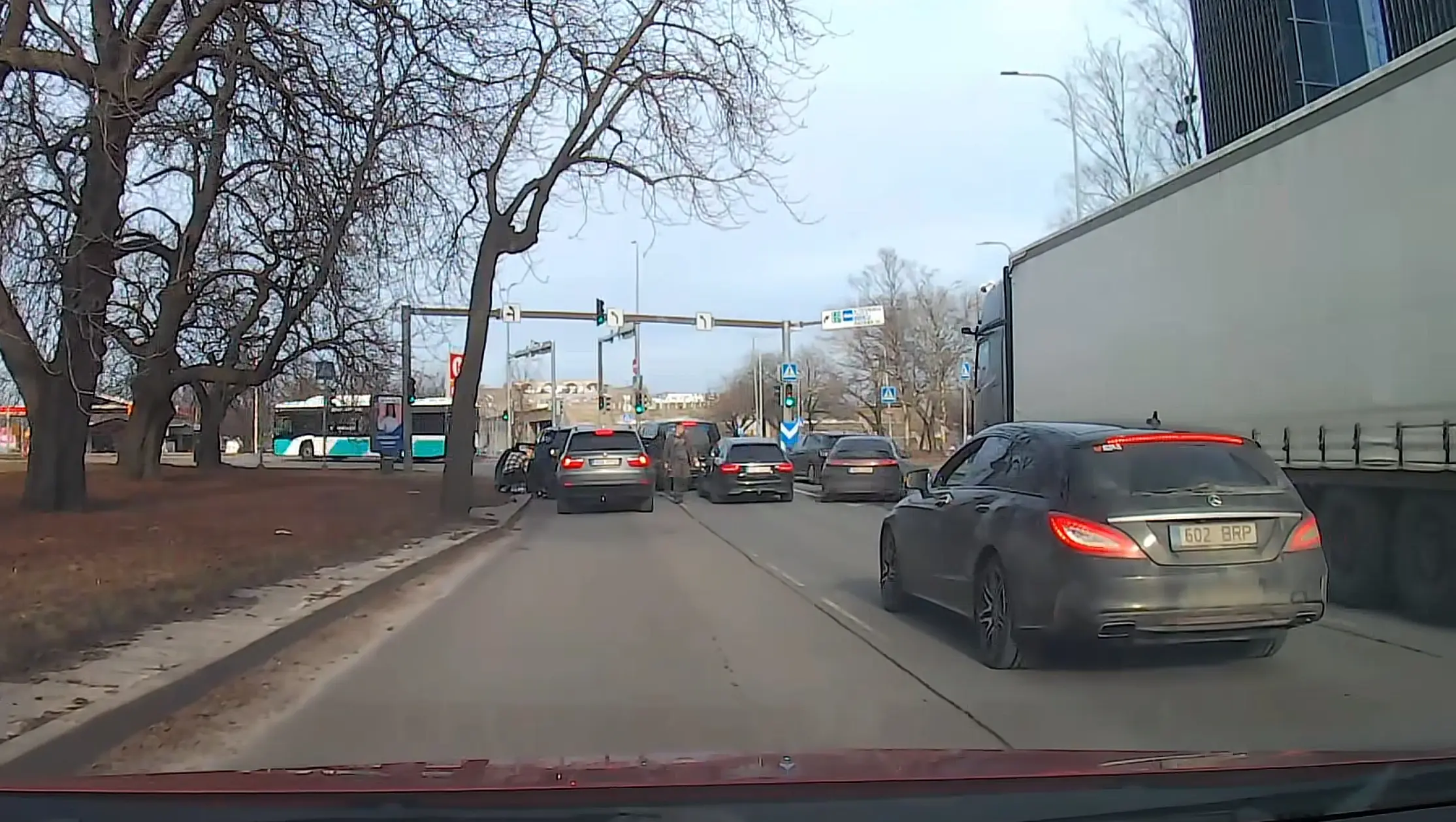 Vaata, kuidas politsei eriüksus päise päeva ajal pätti kinni pidas