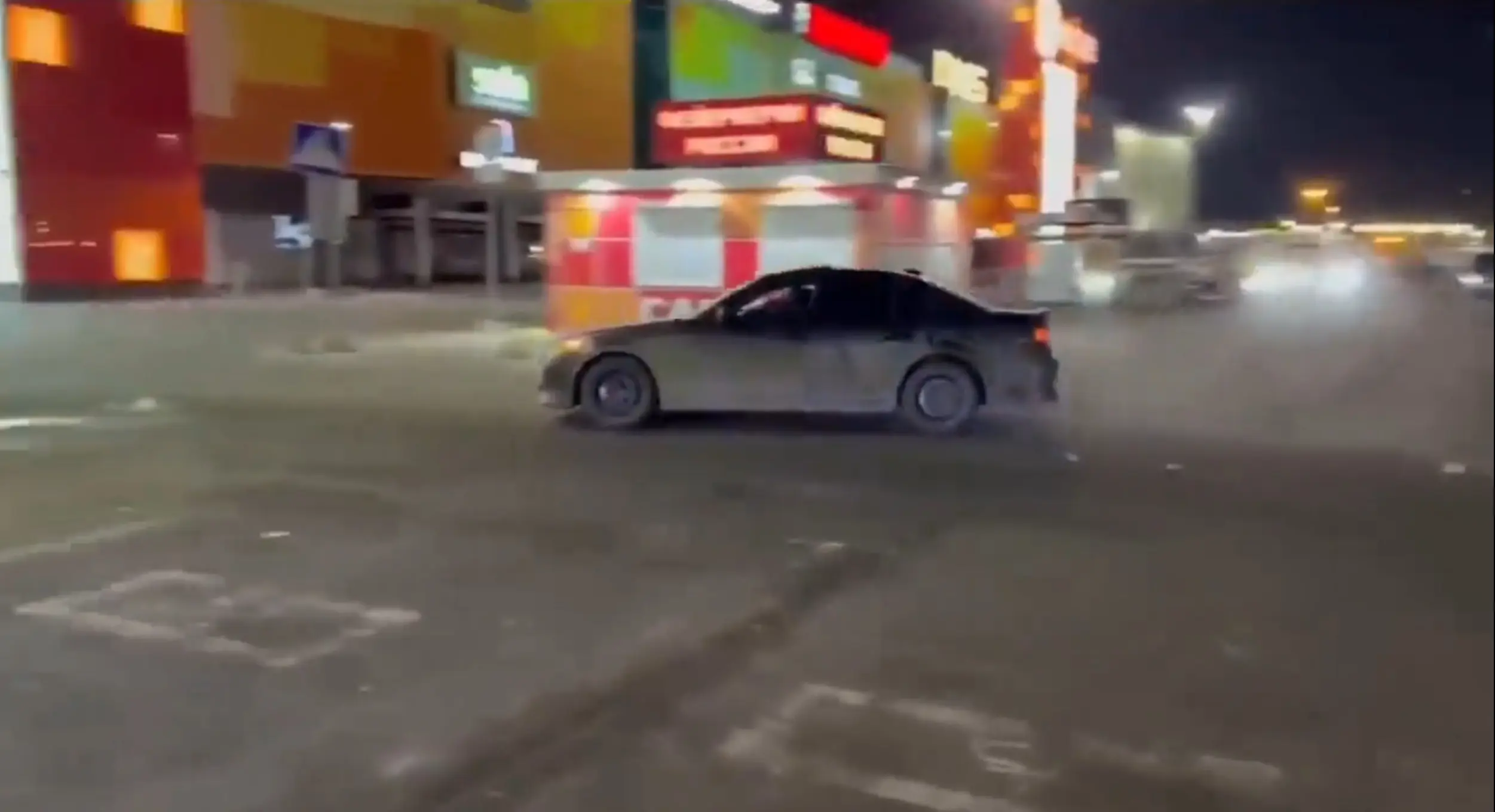 Driftimine tühjas parklas. Mis saakski valesti minna?