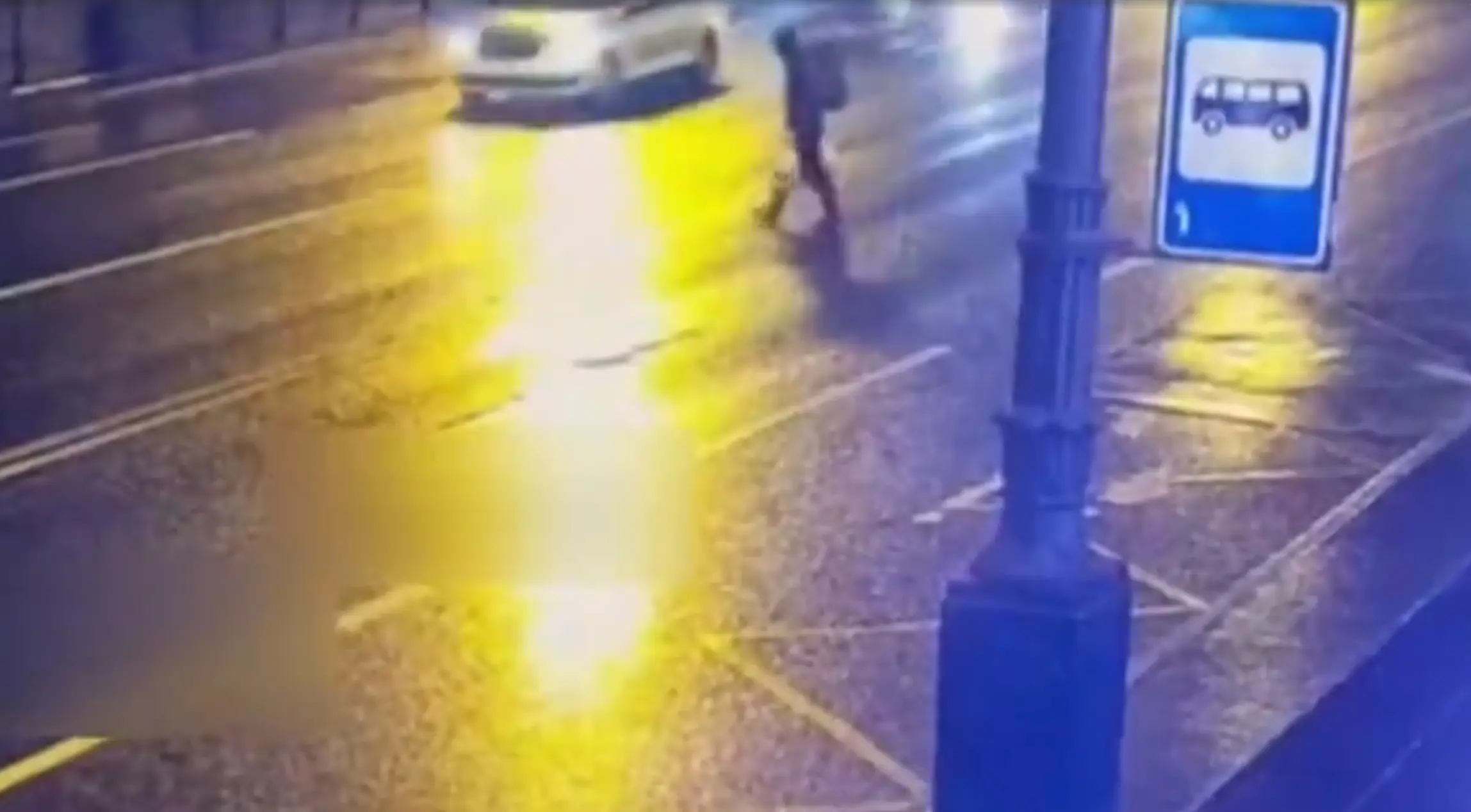 Vaata, mis juhtub, kui vales kohas teed ületanud jalakäija kohtub 22-aastase streetracer Polinaga