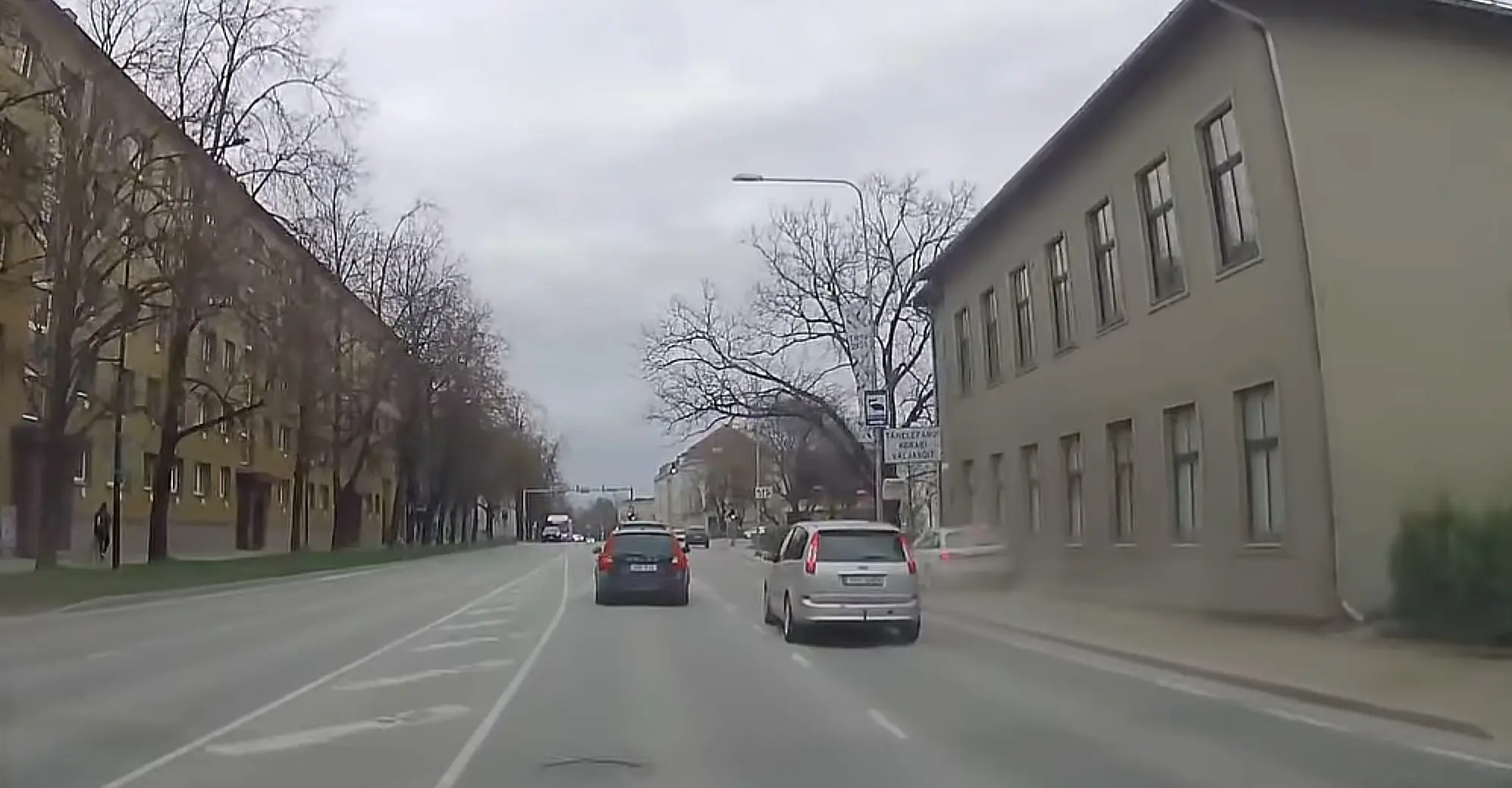 Tartus tuli kõnnitee kolmanda sõidureana arvele võtta