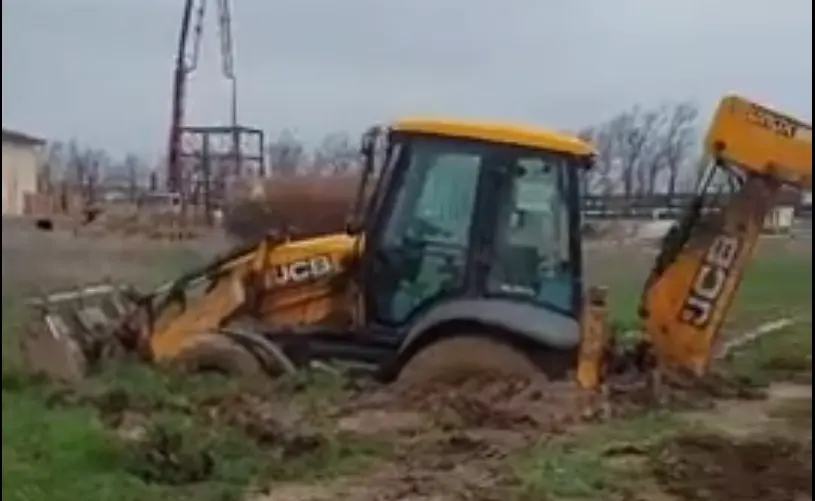 Mikser, pump ja mitu traktorit. Mida seal küll teha tahetakse?