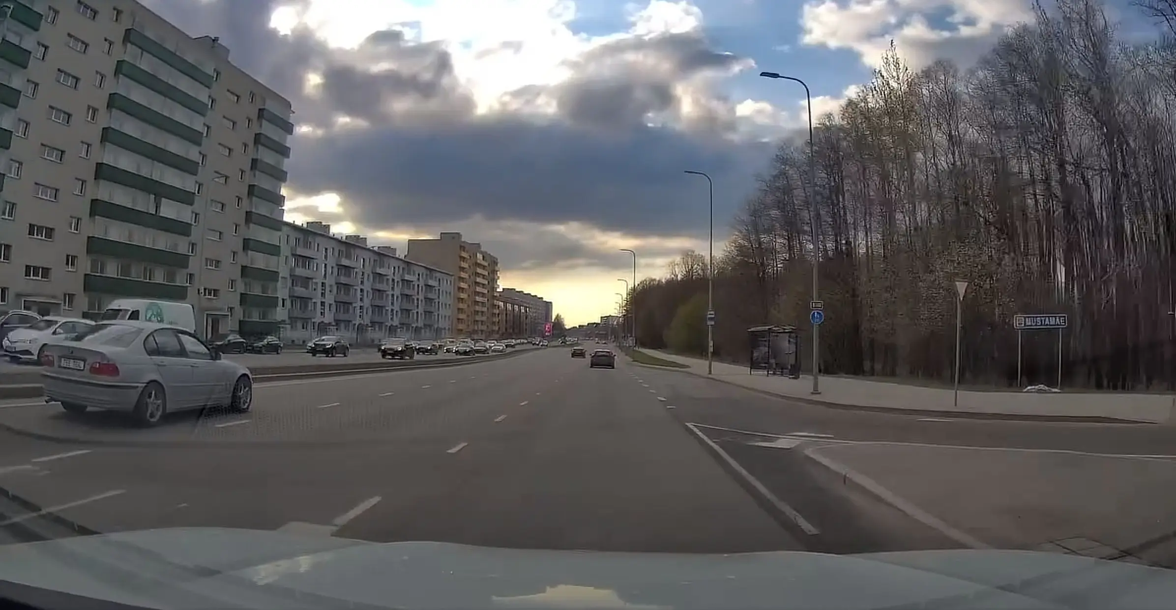Vaata, mis juhtub, kui bemmivennal klemm kokku jooksutada