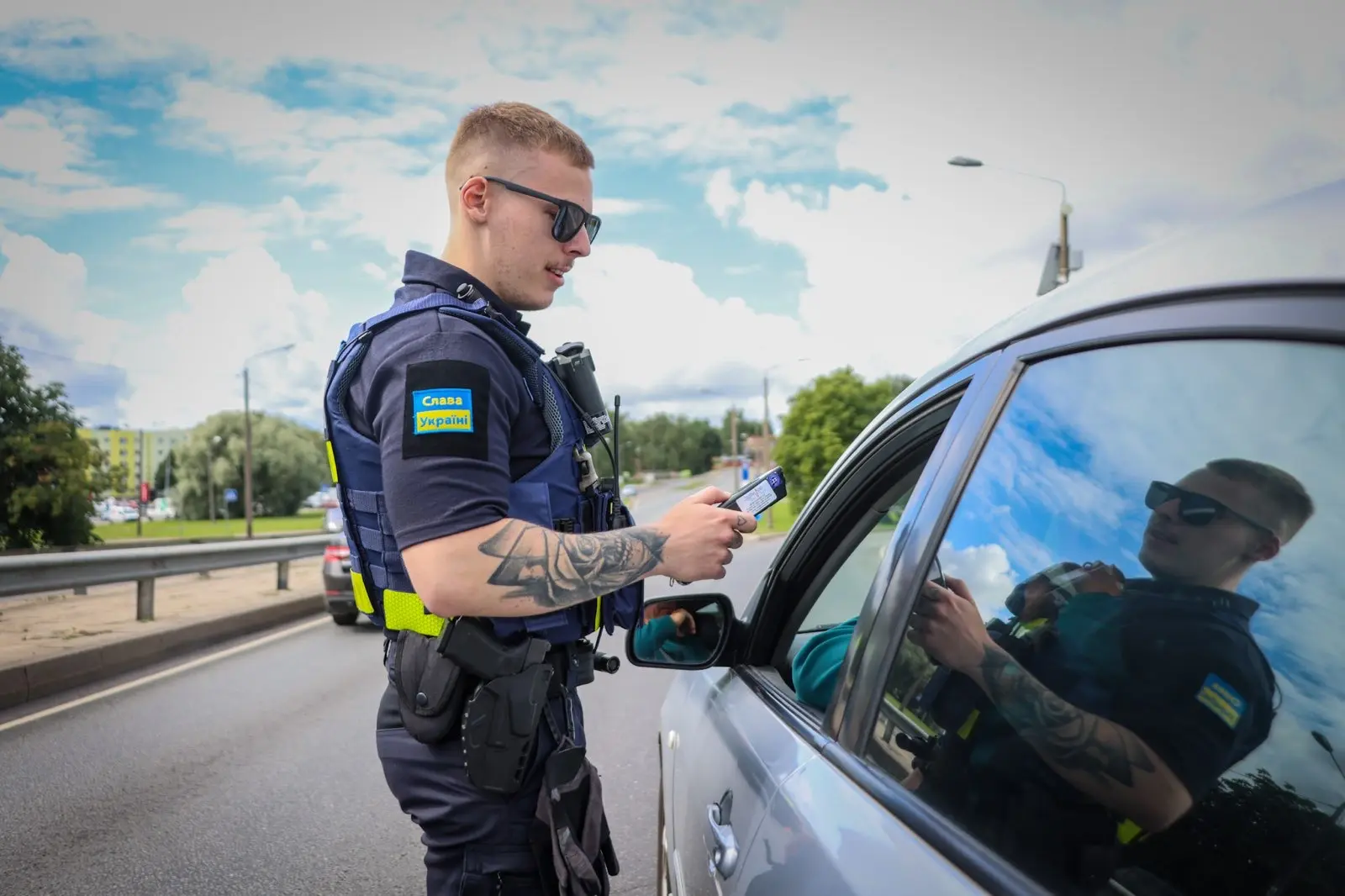 Politsei kontrollib ralli ajal liiklust kõrgendatud tähelepanuga