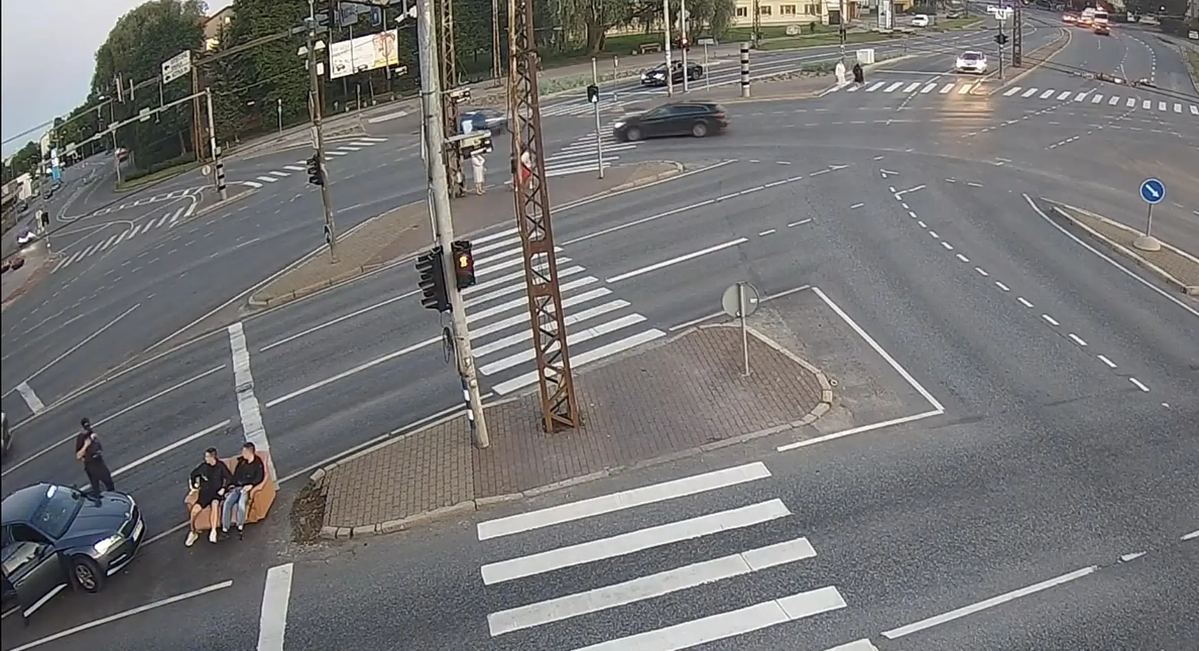 Politsei pidas kinni motoriseeritud diivanil sõitnud noored