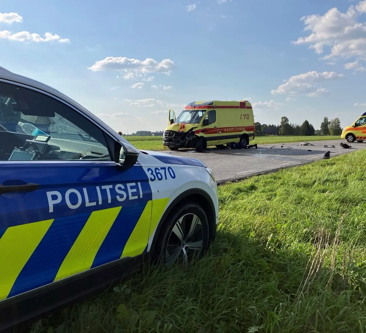 Kiirabi põrkas kokku mootorrattaga. Rattur sai surma