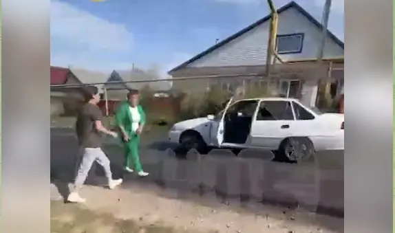 Kurttumm teetööline ja aktiivsed prouad. Mis saakski valesti minna?