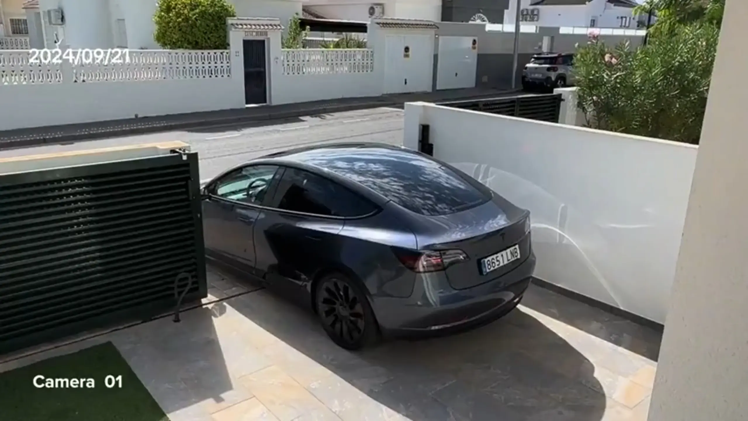 Masinate mäss  algas! Tesla pani omaniku käest plehku