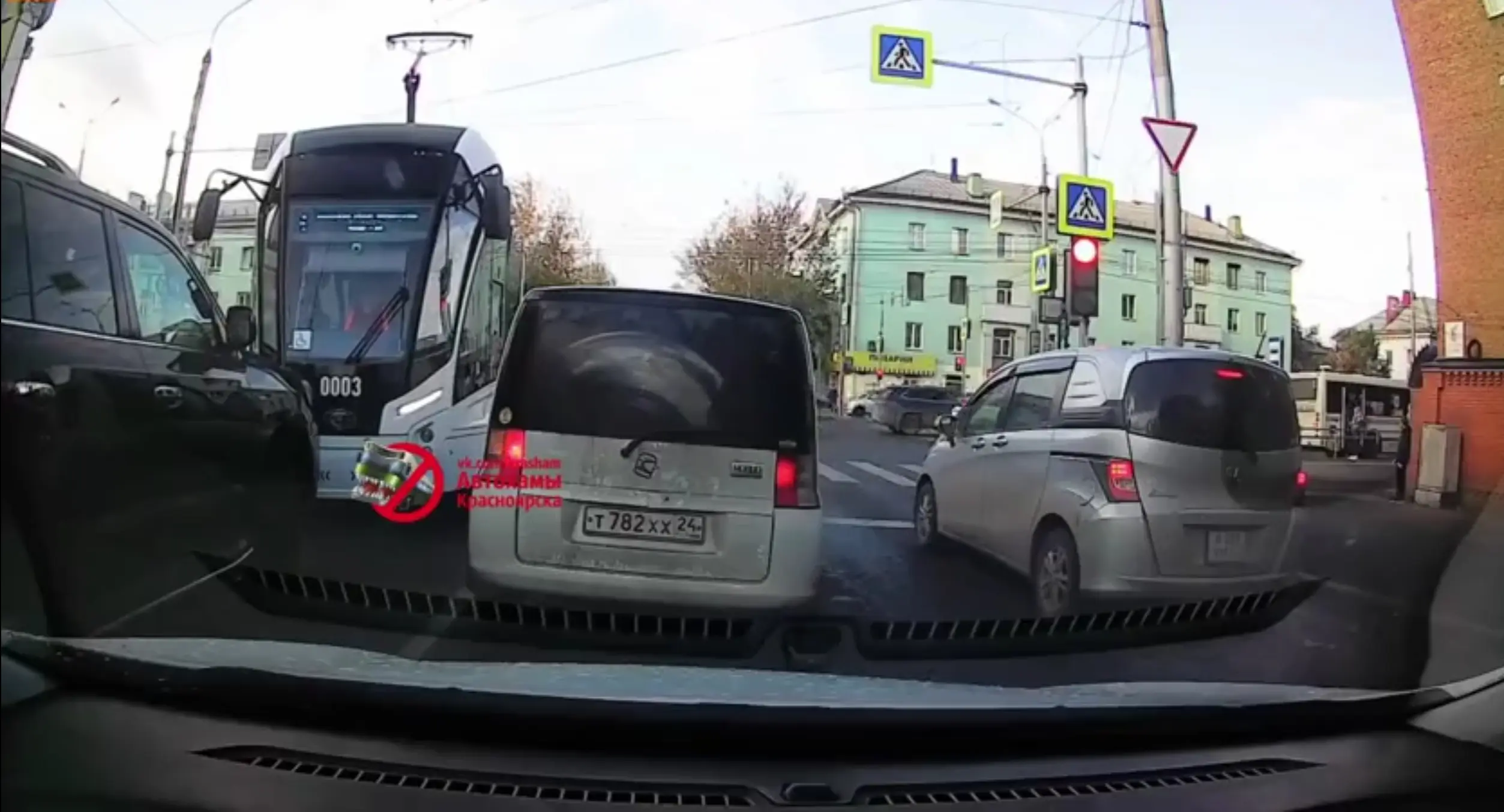 Enne tagurdagu tramm kui Lexus